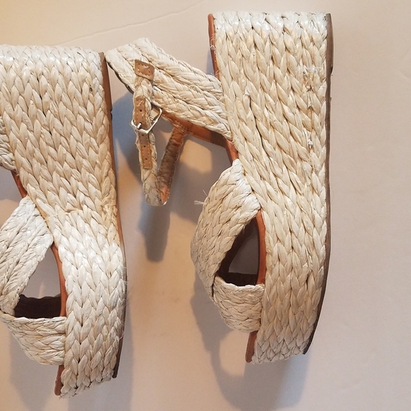 Report Cream Wedge Sandals - Picture 2 of 4